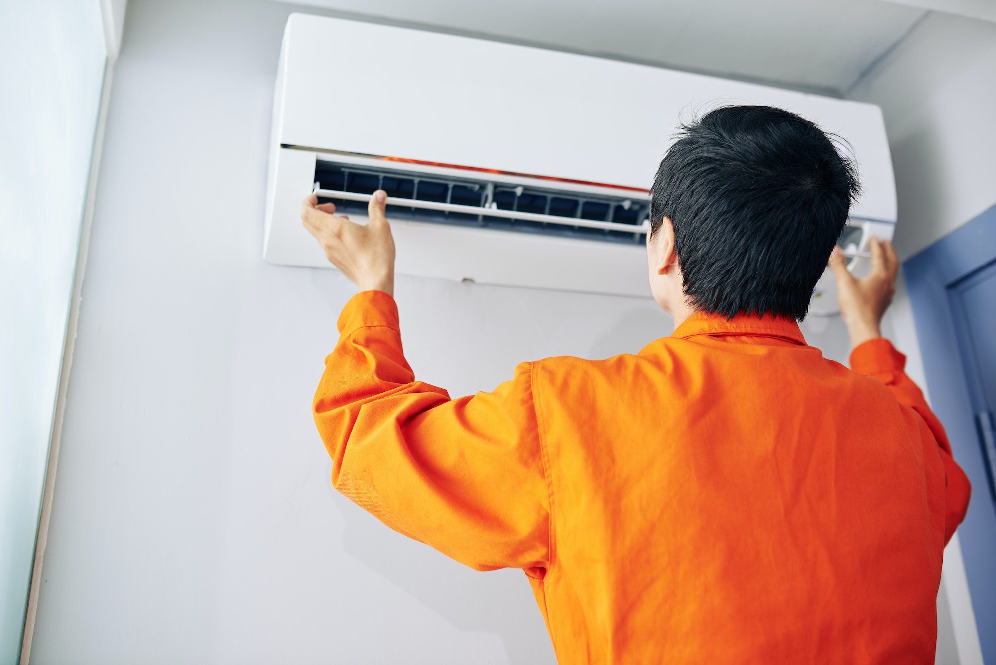 Installing air conditioner – Мастер по ремонту холодильников ...